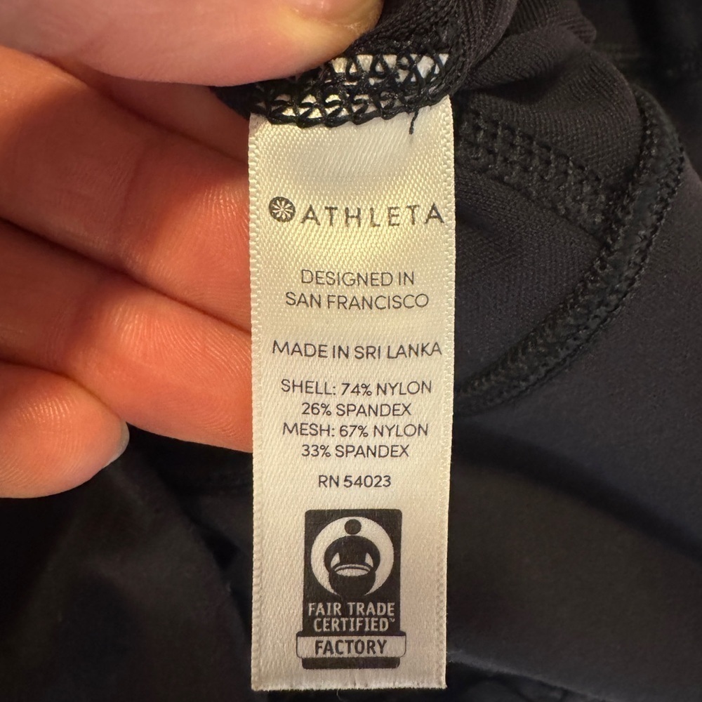 Women’s black Athleta Leggings with Pockets - Picture 4 of 6